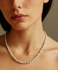 Collana girocollo con perle di fiume bianche